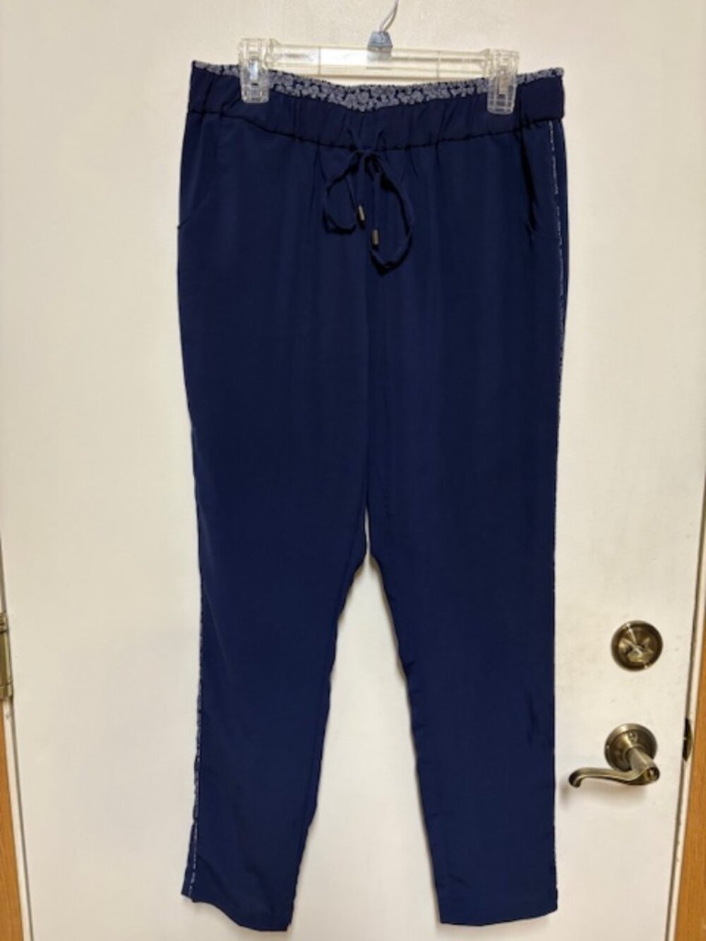 Coldwater Creek Womens Natural Fit Lightweight Pant. Navy w/Pattern Side SeamsM